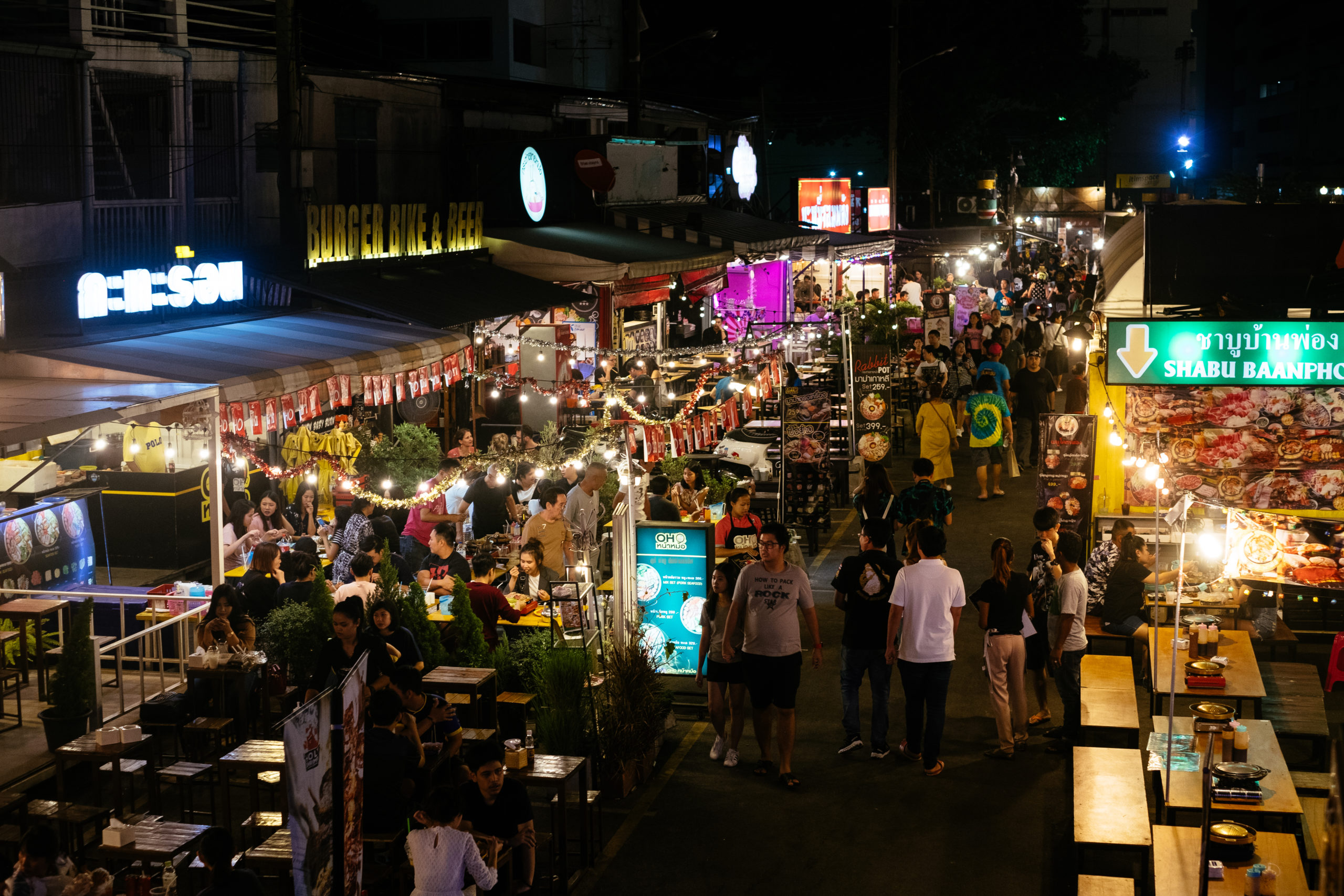 Night-Train-Market-Bangkok-Ratchada-Rot-Fai